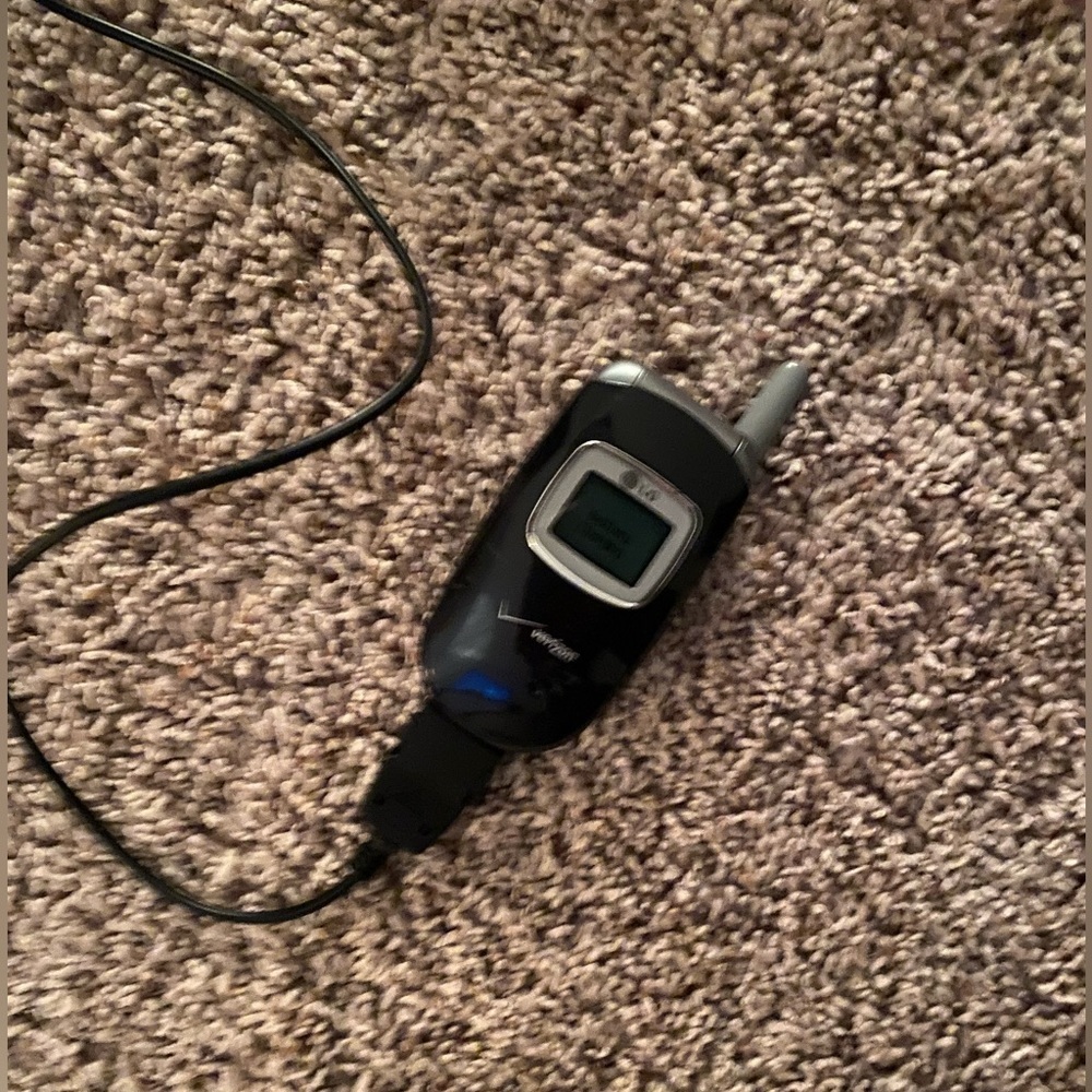 LG VX3400 Clamshell Flip Phone Cell Phone + Charger Vintage Retro Y2K - Picture 15 of 17